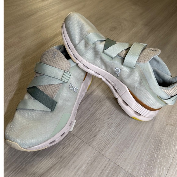 On Running Shoes - On Cloud Cloudnova Wrap Womens Running Shoes Athletic Sneakers Size 9.5